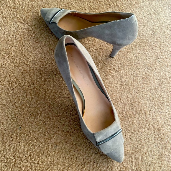 Gray pumps - Picture 1 of 4